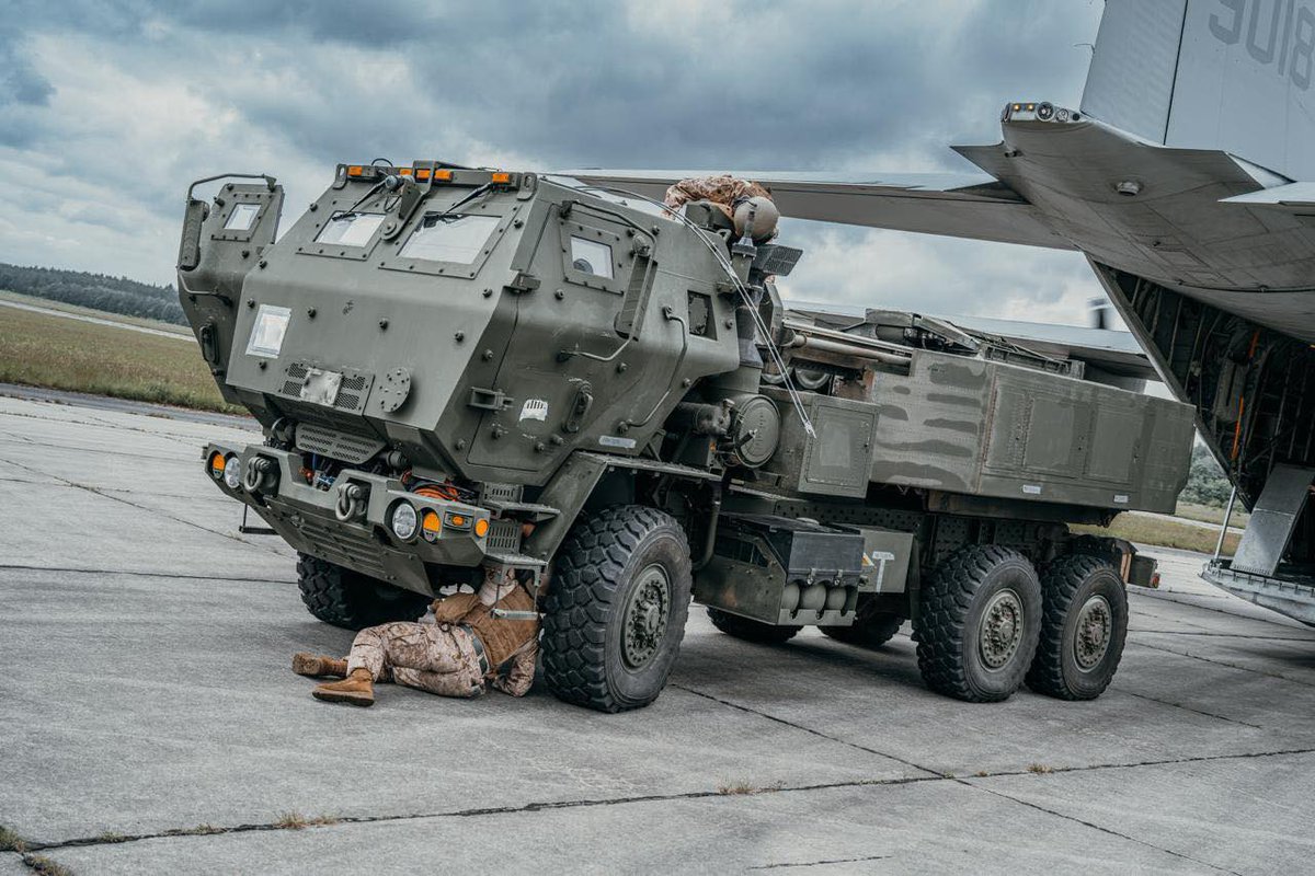 _6BPD_'s tweet photo. Zegrze Pomorskie | W ramach #BALTOPS25 🇵🇱🇺🇸 USMC przeprowadziło symulowany ostrzał HIMARS w operacji #HIRAIN.
Obiekt opanowali żołnierze 6 Batalionu #6BPD, cele wskazali JFO.
Ćwiczenie potwierdziło wysoki poziom interoperacyjności sojuszników. 🪂⚡ https://t.co/cyYKg6RQyP