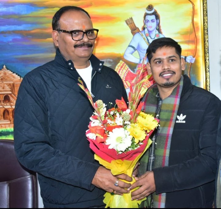 NeerajPr_UP44's tweet image. डीएलएड प्रदेश अध्यक्ष (रजत सिंह) को भाजपा कार्यालय के सामने से देर शाम को संदिग्ध व्यक्तियों द्वारा उठा लिया गया है,,
अगर नहीं छोड़ा गया तो युवा सड़कों पर उतरने को बाध्य होगा।

इंकलाब जिंदाबाद।
डीएलएड एकता जिंदाबाद🔥

@RajatsinghAU 
@myogiadityanath
@Uppolice

#Release_Rajatsingh