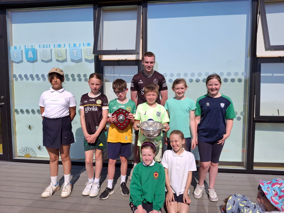 Gaelscoil na Laochra (@glaochra) on Twitter photo Bhí áthas orainn fáilte a chuir roimh Eoin a bhí ar an bhfoireann mionúr don chontae a bhuaigh an chraobh Laighin le déanaí. Gaeilge breá á labhairt aige freisin! A great start to our lá spóirt. <a href="/Offaly_GAA/">Official Offaly GAA</a> <a href="/tullamoregaa/">Tullamore GAA</a> <a href="/offalyschoolGAA/">Offaly Cumann Na mBunscol</a> #cumannnambunscol Bhí áthas orainn fáilte a chuir roimh Eoin a bhí ar an bhfoireann mionúr don chontae a bhuaigh an chraobh Laighin le déanaí. Gaeilge breá á labhairt aige freisin! A great start to our lá spóirt. <a href="/Offaly_GAA/">Official Offaly GAA</a> <a href="/tullamoregaa/">Tullamore GAA</a> <a href="/offalyschoolGAA/">Offaly Cumann Na mBunscol</a> #cumannnambunscol