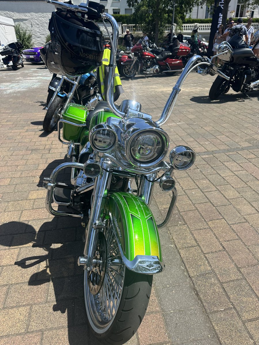marion26299073's tweet photo. Girls having fun 🤩 magic bike along the river Rhine… 30000 bikes from allover Europe having party /festival 🏍️🏍️🏍️ #harleydavidson just love to see it… #Rüdesheim #MagicBike https://t.co/xx1KGse1fM