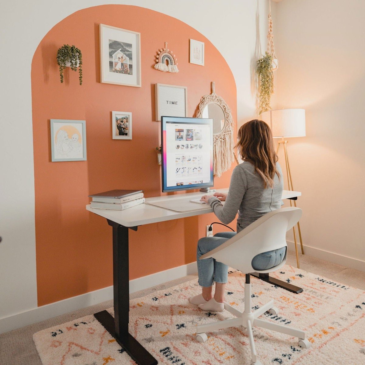 MountIt18871's tweet image. Upgrade your workspace with our Full Motion Single Monitor Desk Mount at $102.99 or Dual Monitor at $137.99. Enhance with a Replacement VESA Plate for $22.99. #MountIt #WorkspaceUpgrade mount-it.com