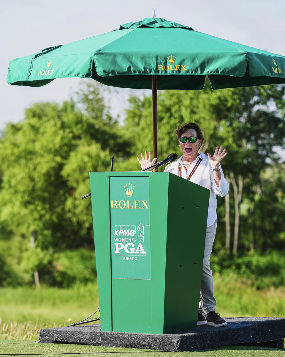 LPGA_Pros's tweet image. 📣 A proud moment on the tee!
LPGA Professionals President Louise Ball announcing at the 2025 KPMG Women’s PGA Championship.