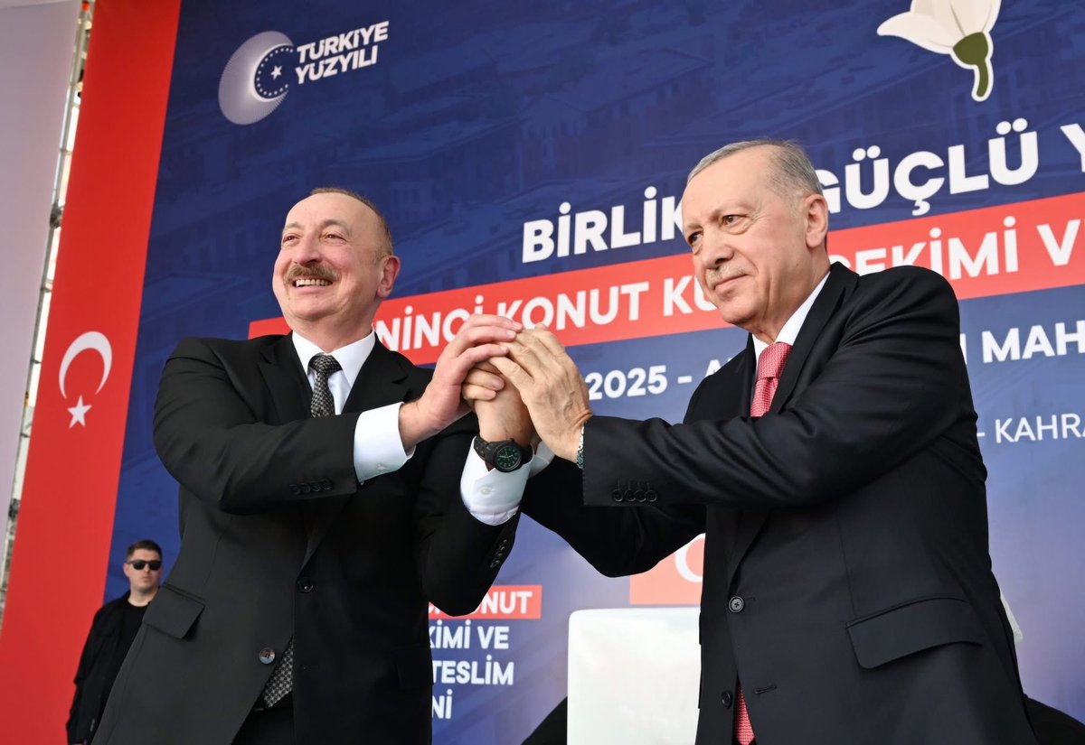 Kahramanmaraşda ucalan hər bina və dalğalanan bayraq Azərbaycan–Türkiyə birliyinin rəmzidir.
Tarix bu günü yazacaq, biz isə o tarixə qürurla imza atdıq.
Yaşasın Azərbaycan-Türkiyə qardaşlığı! 🇦🇿🤝🇹🇷