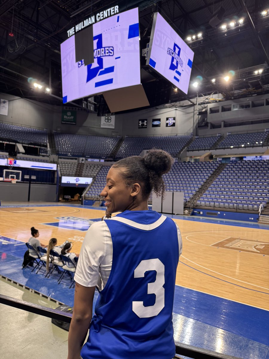 It takes a Village &amp; our ppl stand on business when it comes to supporting my kids in whatever they do! Shoutout to Aunt Sunny w/ the merch &amp; Aunt Sarah w/ the campus visit <a href="/jayciallen14/">Jayci</a> 
🫶