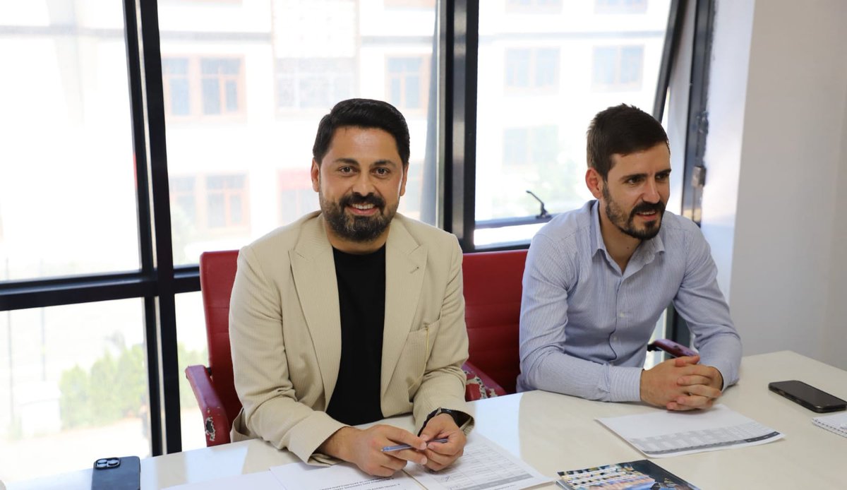 senemOvant's tweet photo. İl Başkanımız @yilmaz_seven Başkanlığı’nda İl Kadın Kolları Başkanımız @masifegundogdu,İlçe Başkanlarımız,İlçe Koordinatörleri,Kadın ve Gençlik Kolları Başkanlarının katılımıyla gerçekleşen istişare ve değerlendirme toplantısına ilçe Başkanımız @coskunguven12 ile katılım sağladık https://t.co/TzlpYS64M8
