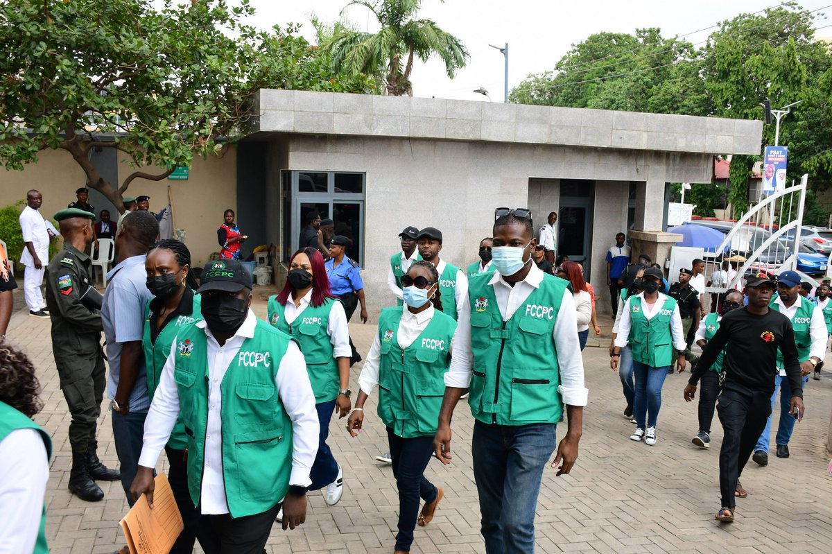 FCCPC Seals TLS Visa Application Centre For Obstructing Investigations Into Consumer Rights Violation
thewhistler.ng/fccpc-seals-tl…

In a bold enforcement action, the Federal Competition and Consumer Protection Commission (FCCPC) on Wednesday sealed off the TLS Visa Application Centre