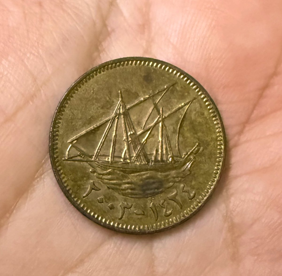 healed_warrior's tweet image. Kuwait, 2006
This 5 fils coin features a traditional Arabian dhow (sailing ship), symbolizing Kuwait’s rich maritime heritage. #Numismatics