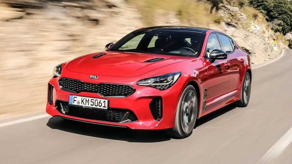 Descanse en paz, Kia Stinger.

Los directivos de Kia, naturalmente, le echaron la culpa al consumidor: la gente quiere SUVs y EVs. 

Nosotros creemos que fueron dos los problemas:
1) La chapita de Kia del frontal
2) La chapita de Kia del maletero

Kia no puede vender "BMWs".