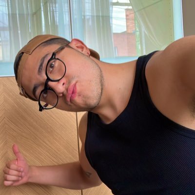 PopWorldTitan's tweet photo. @Roa_dice Que decis HDP mira lo que sos primero alta porquería. La karol G tambien alto travesti parece💩 https://t.co/zbOIzzPlZ8