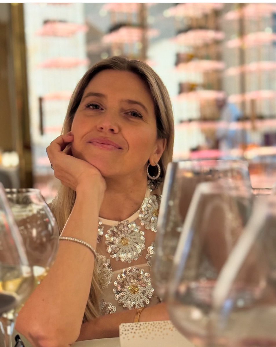 Wishing <a href="/lorellab/">LorellaB</a> a very happy birthday today! 

There will be champagne! 🥂