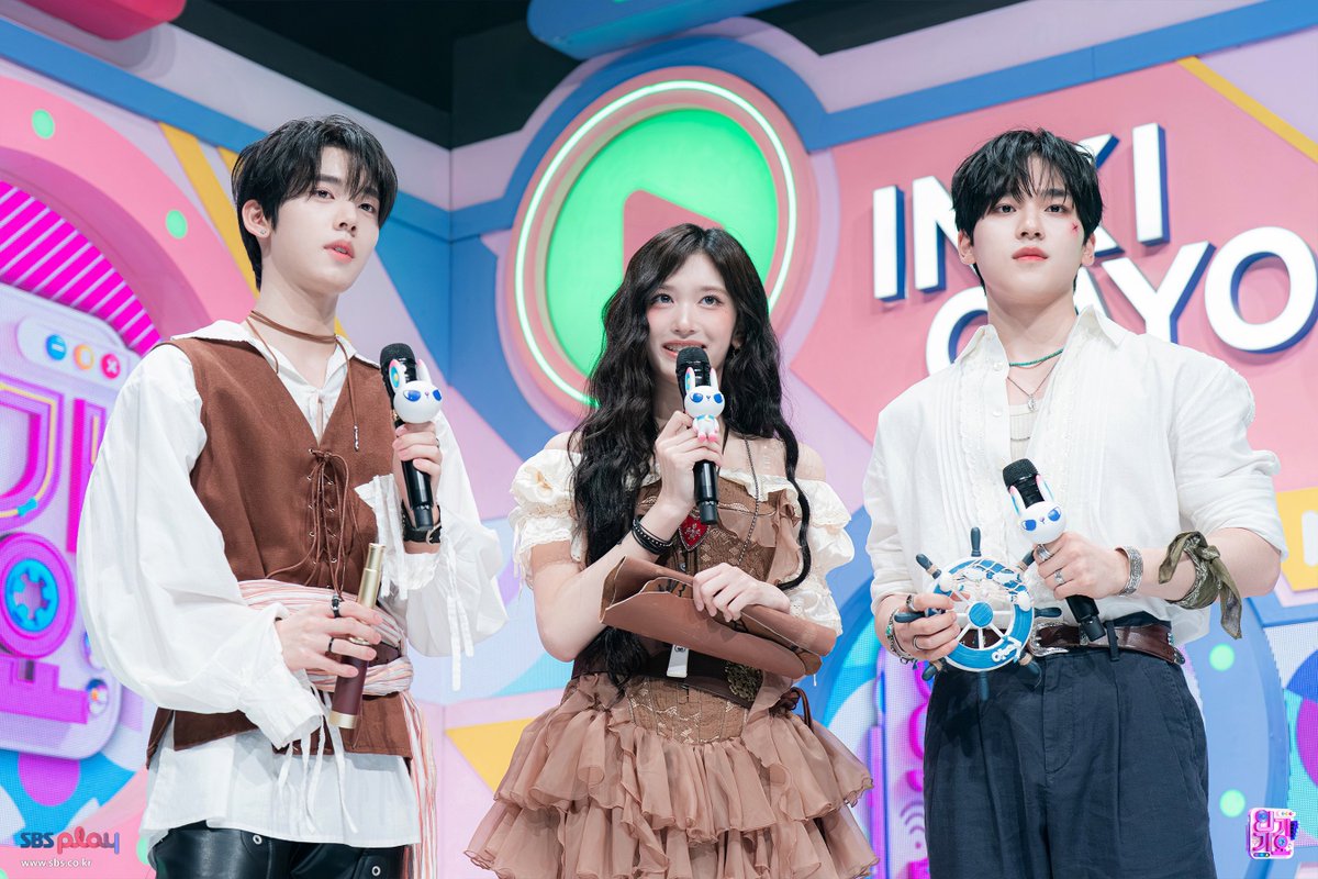 LEESEODATA's tweet photo. 250619 3MC inkigayo on-site photos!

#LEESEO #이서 #IVE #아이브 https://t.co/hdHk4KdcHX