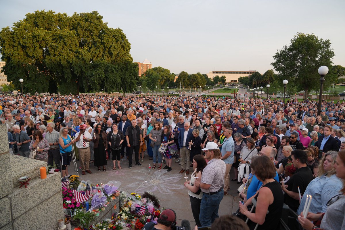 mnhouseDFL's tweet image. Thank you to everyone who joined us last night to remember and honor Mark and Melissa Hortman. Our hearts have been shattered by this tragedy, but we are so grateful for the love and support of our communities. ❤️