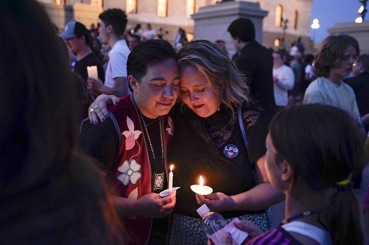 mnhouseDFL's tweet image. Thank you to everyone who joined us last night to remember and honor Mark and Melissa Hortman. Our hearts have been shattered by this tragedy, but we are so grateful for the love and support of our communities. ❤️