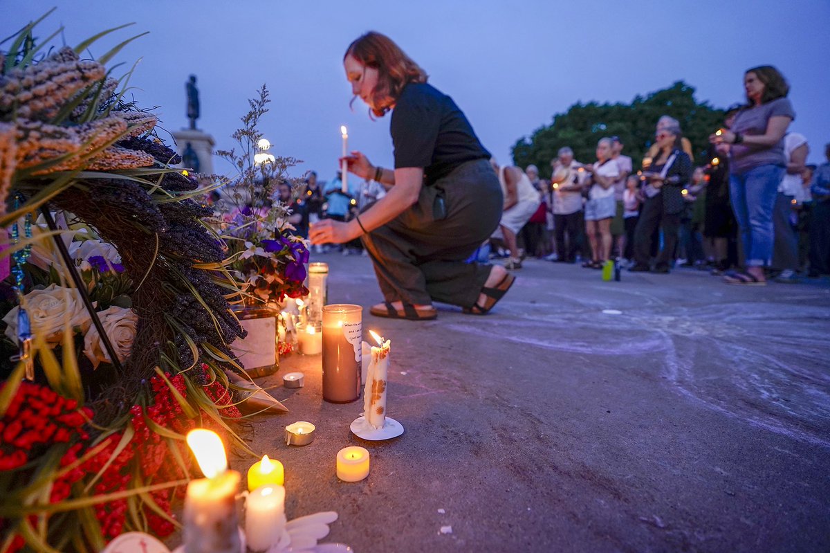 mnhouseDFL's tweet image. Thank you to everyone who joined us last night to remember and honor Mark and Melissa Hortman. Our hearts have been shattered by this tragedy, but we are so grateful for the love and support of our communities. ❤️