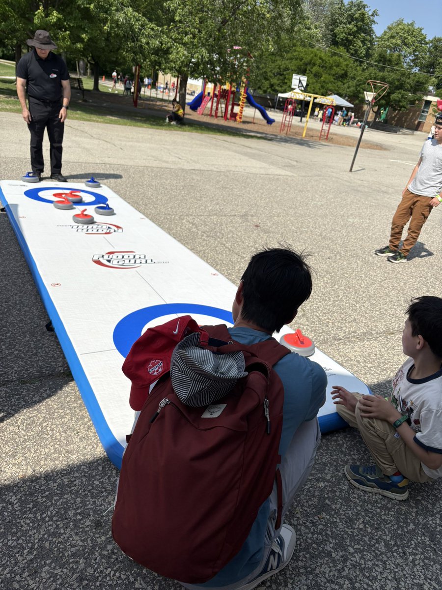 DixieCurling's tweet image. Scenes from the Millwood PS Fun Fair last weekend! Beautiful weather and a great day sharing curling with the school community 😎☀️