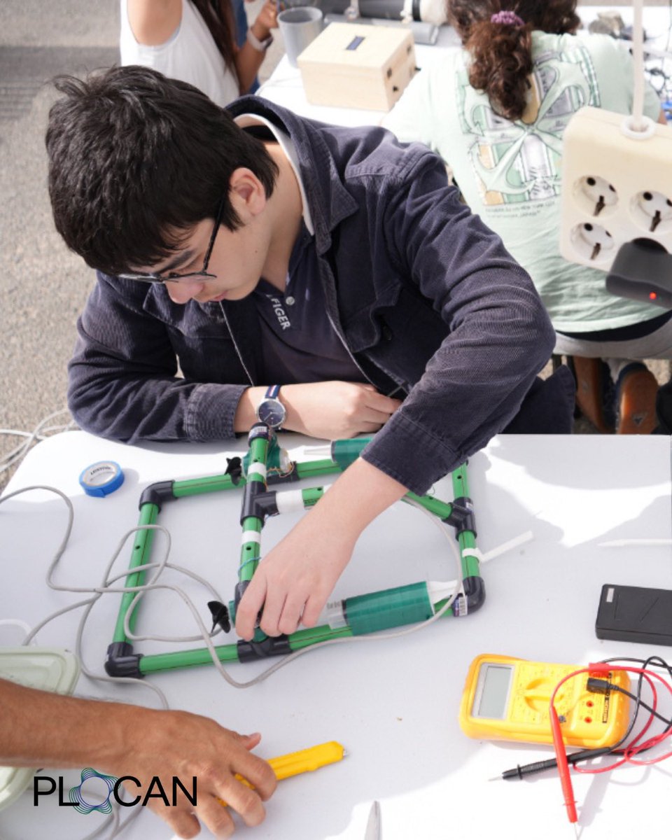 plocan's tweet photo. ¡+1300 estudiantes en #EduROVs y #PrimROV ! 🤖🚤
200 alumnos cada día probaron sus robots y barcos robóticos en PLOCAN 🌊💡
Una experiencia única que une ciencia, talento y economía azul 🌱
#PLOCAN #ICTSnews #STEM #Robótica #EconomíaAzul https://t.co/t2VGQZp0ZP