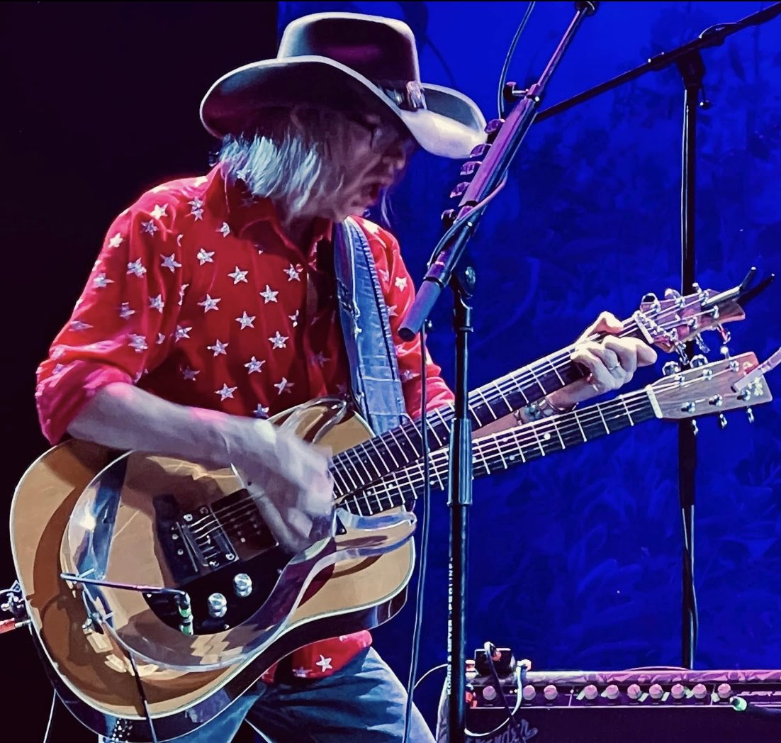 NFtweets's tweet image. 📸 taken 2 years ago last night 👇
Looking forward to the Return of @WaterboysMusic & @MickPuck in @LATMofficial Cork on 10th July 🎸🎸
#thewaterboys