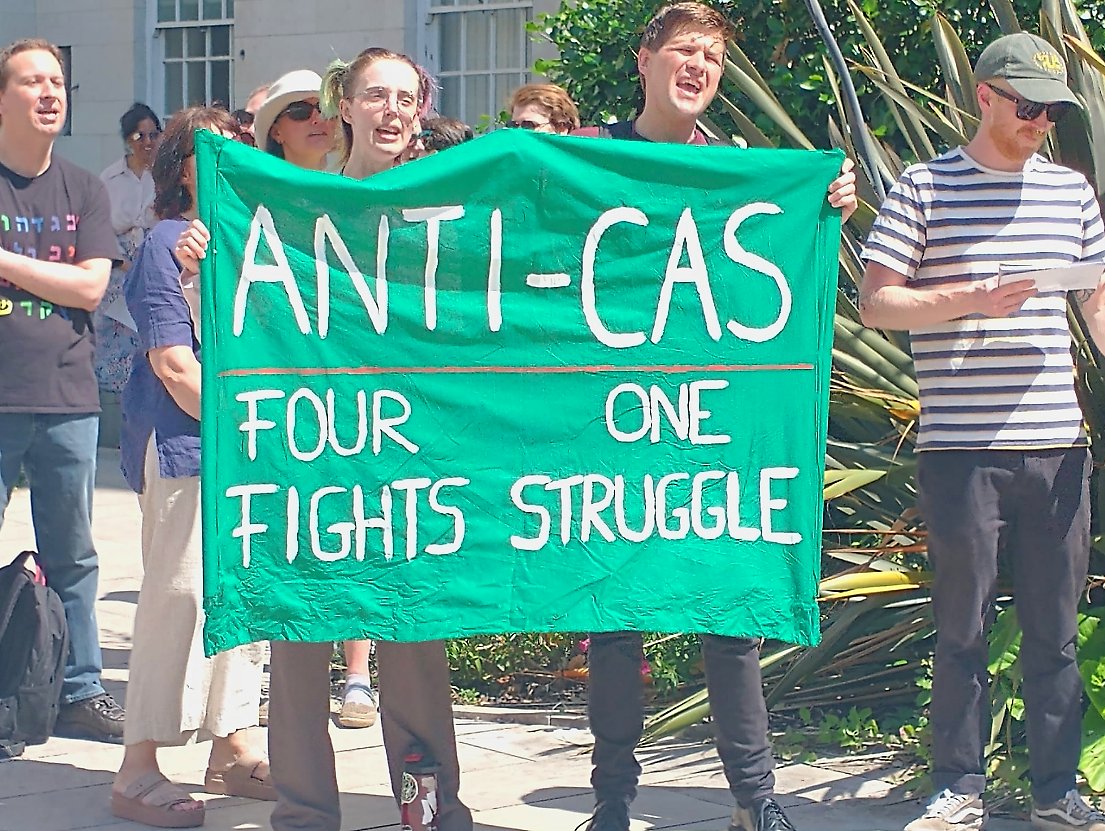 Workers, students and people from the wider Nottingham community came together today to demand that <a href="/UniofNottingham/">Uni of Nottingham #WeAreUoN</a> reverse their plans to sack casual staff and cut courses at the Language Centre!   #WeAreUoN

uonucu.org/save-the-langu…