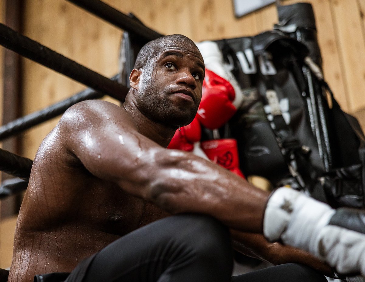 One month to go ⏳
Locked in. 🔒🥊 
#Undisputed #UsykDubois2