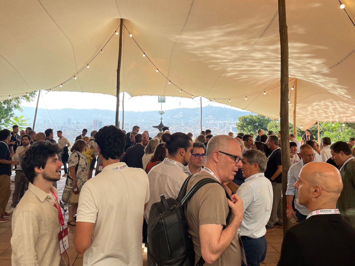 🎊 Ha arribat el moment! Donem el tret de sortida oficial a la celebració dels #15anysINDESCAT!

Després de concloure l'Assemblea General del clúster, iniciem una commemoració molt especial per celebrar 15 anys plens de reptes, oportunitats i connexions que hem recorregut plegats