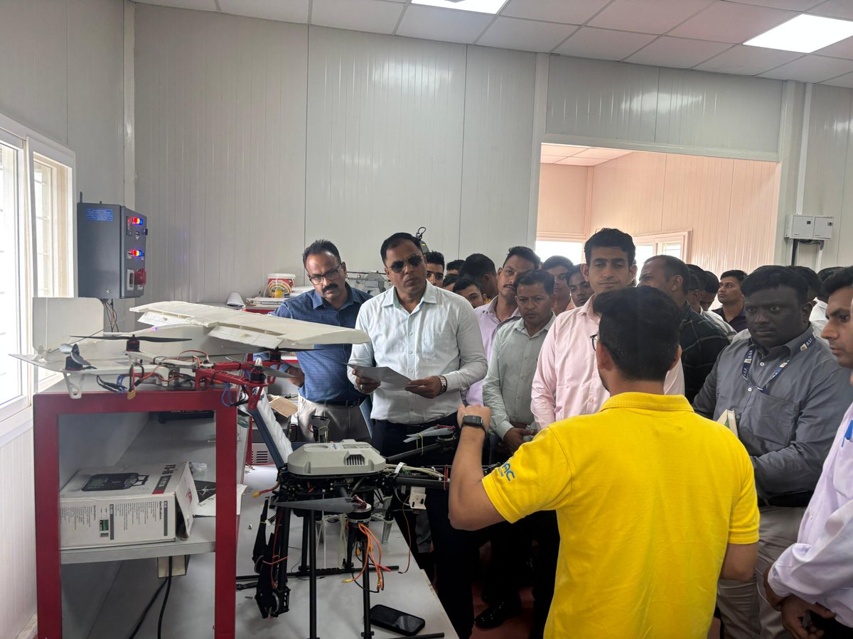 BSF_CEDCO's tweet photo. Sh Vishal Rana, DC CEDCO #BSF along with staff &amp; Trainees of Drone forensics &amp; Anti-Drone Tech course visited C-DAC Bengaluru for a technical exposure session. Grateful to C-DAC for hospitality &amp; valuable insights into drone &amp; embedded tech. #EkBharatShreshatBharat program. https://t.co/nALwDqoko7