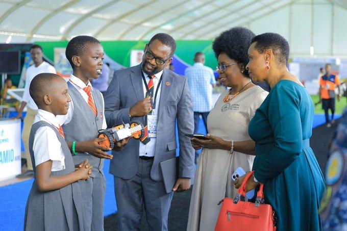 As Science Week wraps up, it’s inspiring to witness the energy and curiosity of young minds. <a href="/brucekirenga/">Bruce Kirenga</a> <a href="/edthnaka/">Col Edith Nakalema</a> <a href="/DrMusenero/">Dr. Monica Musenero Masanza</a> engaged with students on innovation and sparking ideas that could shape the future. <a href="/STIsecretariat/">Science, Technology and Innovation Secretariat🇺🇬</a> <a href="/ShieldInvestors/">State House Investors Protection Unit</a> #NationalScienceWeek25 #MLIat10