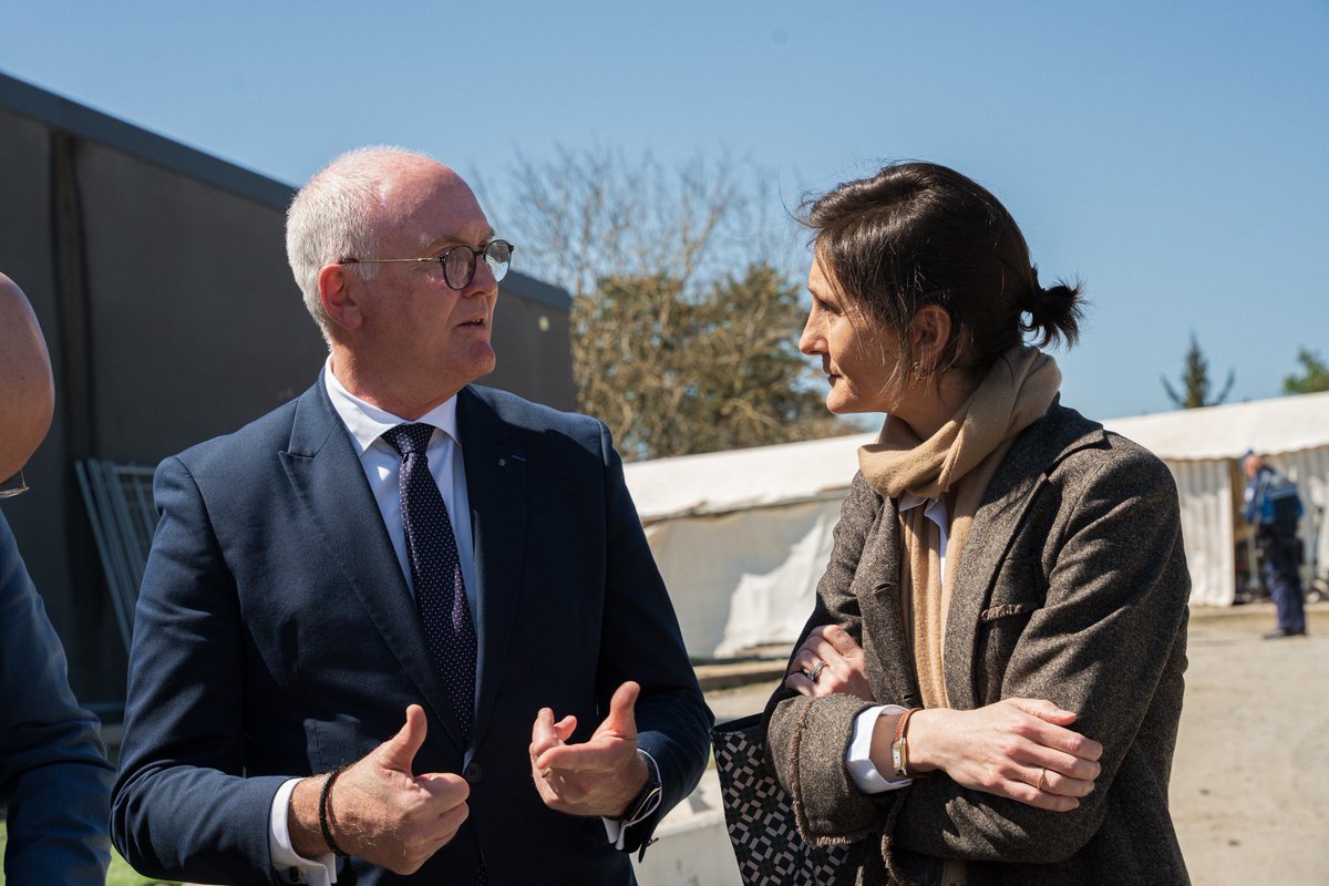 Marc Fleuret (@fleuretmarc) on Twitter photo Félicitations à <a href="/AOC1978/">Amélie Oudéa-Castéra</a> , nouvelle présidente du CNOSF 🇫🇷👏
Le mouvement olympique français est entre de bonnes mains ! Je peux témoigner de son engagement sans faille, de sa vision claire et de son énergie au service du sport et des athlètes.
#CNOSF #Sport #JeuxOlympiques Félicitations à <a href="/AOC1978/">Amélie Oudéa-Castéra</a> , nouvelle présidente du CNOSF 🇫🇷👏
Le mouvement olympique français est entre de bonnes mains ! Je peux témoigner de son engagement sans faille, de sa vision claire et de son énergie au service du sport et des athlètes.
#CNOSF #Sport #JeuxOlympiques