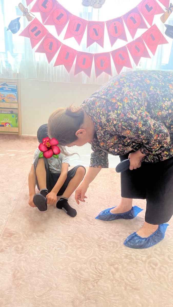 vasikadvan's tweet photo. Van Sanayici ve İş Kadınları Derneği Yönetim Kurulu olarak bugün Tuşba ilçemizde bulunan Yunus Emre Anaokulu’nu ziyaret ettik. Daha önce çocuklarımıza sözünü verdiğimiz karne hediyesi ayakkabıları büyük bir sevinçle teslim ettik.
Onların gözlerindeki mutluluğu görmek tarifsiz.. https://t.co/A87f6JoGMt