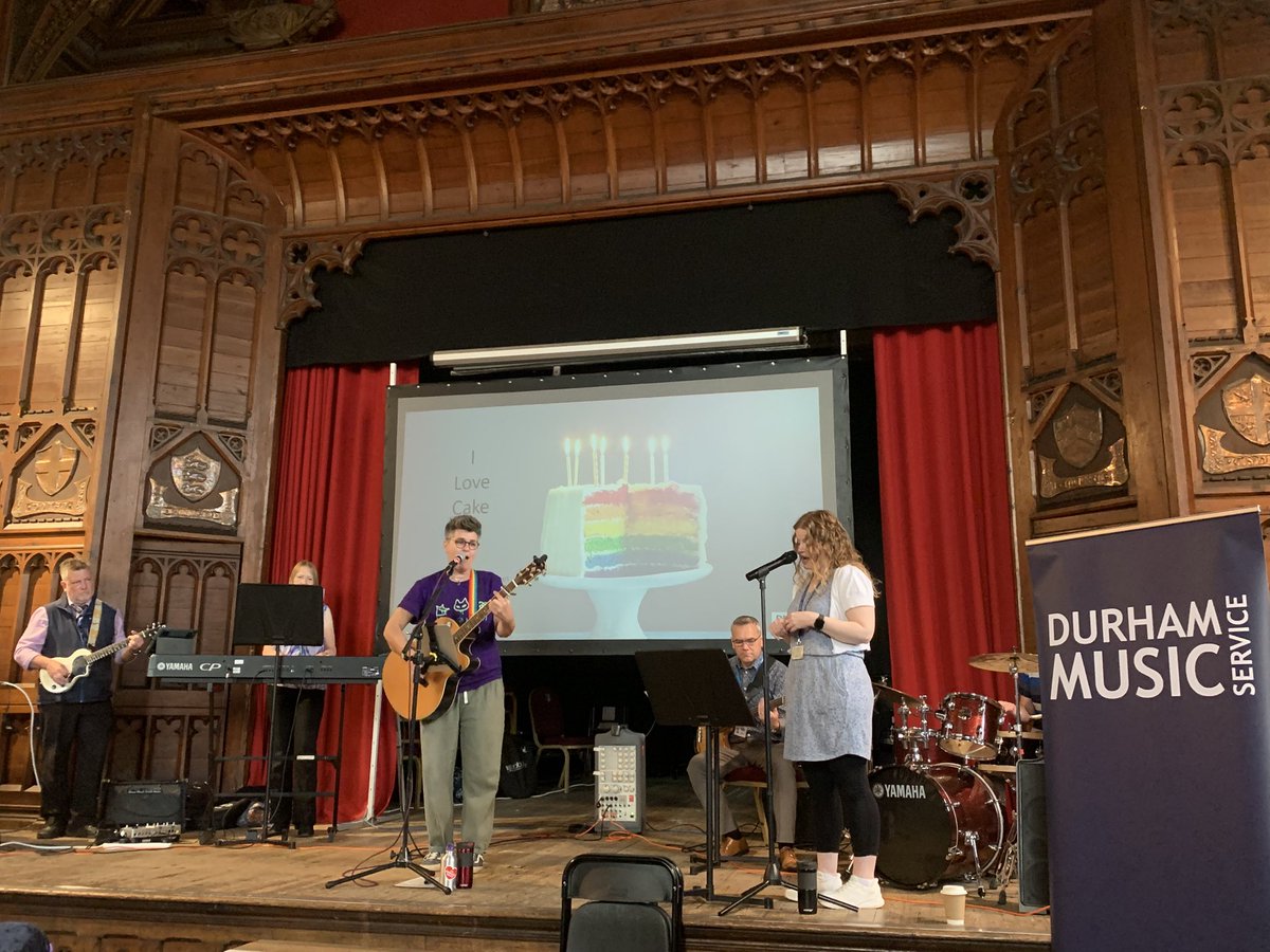 Pupils from Castle School’s makaton choir had an amazing day at the big Sign and Sing yesterday! Well done for your fantastic performance on the stage, as well as learning new songs as part of the event! <a href="/NCEA_Castle/">NCEA Castle School</a>