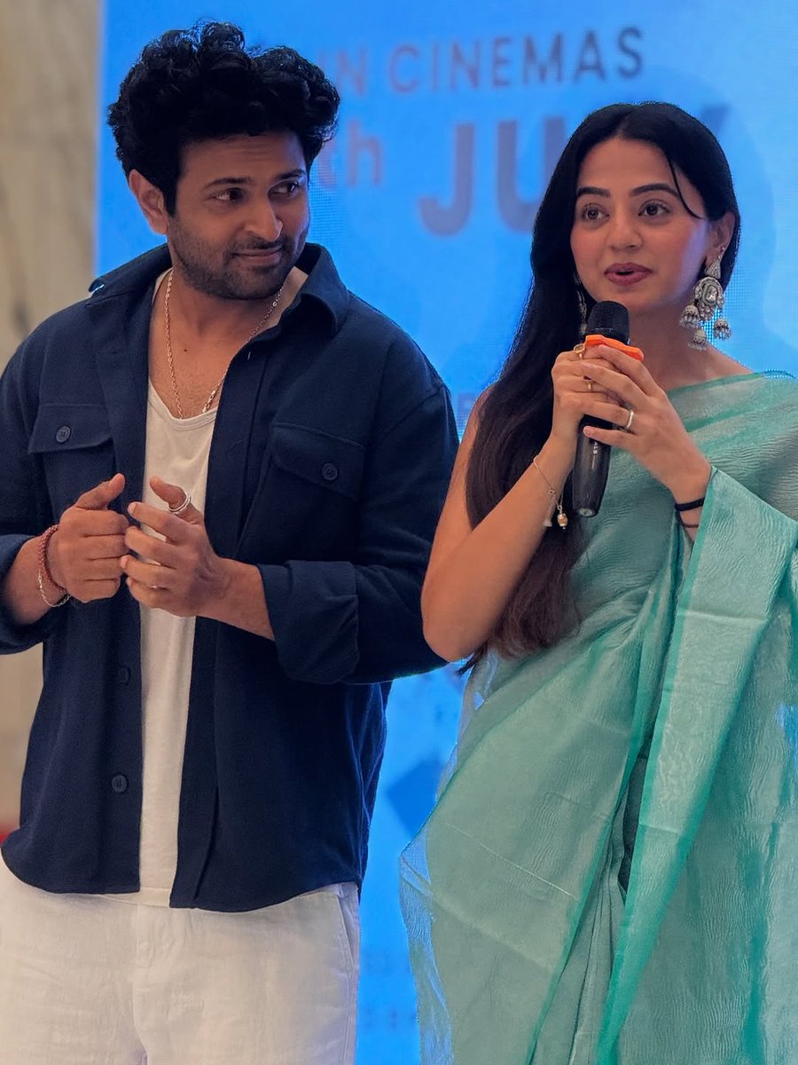 Hellyfan_Khushi's tweet photo. From the trailer launch of #Deda 

#HellyShah #GauravPaswala https://t.co/ZznbBKo8pX