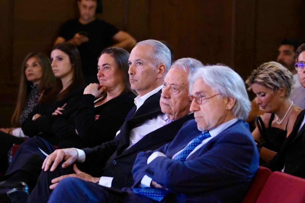 Ahir al vespre vam viure una edició excepcional de la Jornada del Metall organitzada per la <a href="/UPMbcn/">UPM</a> a l’Auditori de Foment.

🤝 Amb la participació del president de la <a href="/gencat/">Generalitat de Catalunya</a>, <a href="/salvadorilla/">Salvador Illa Roca</a>, i la presència de destacats representants institucionals com <a href="/roura_jaume/">Jaume Roura</a>, president de