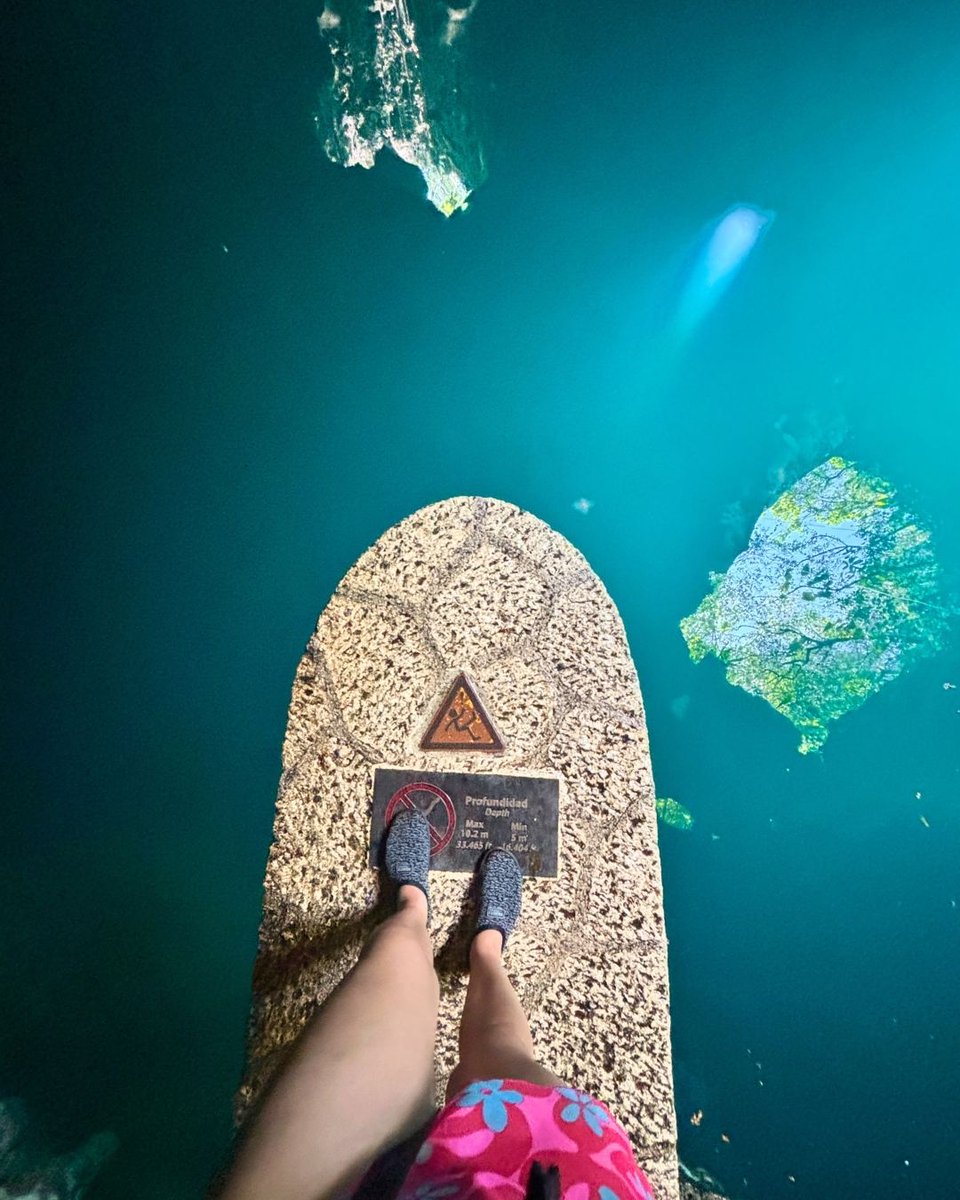 On the count of three, we jump! 💦 This platform at Cenote Lu'um is six meters high.🤩