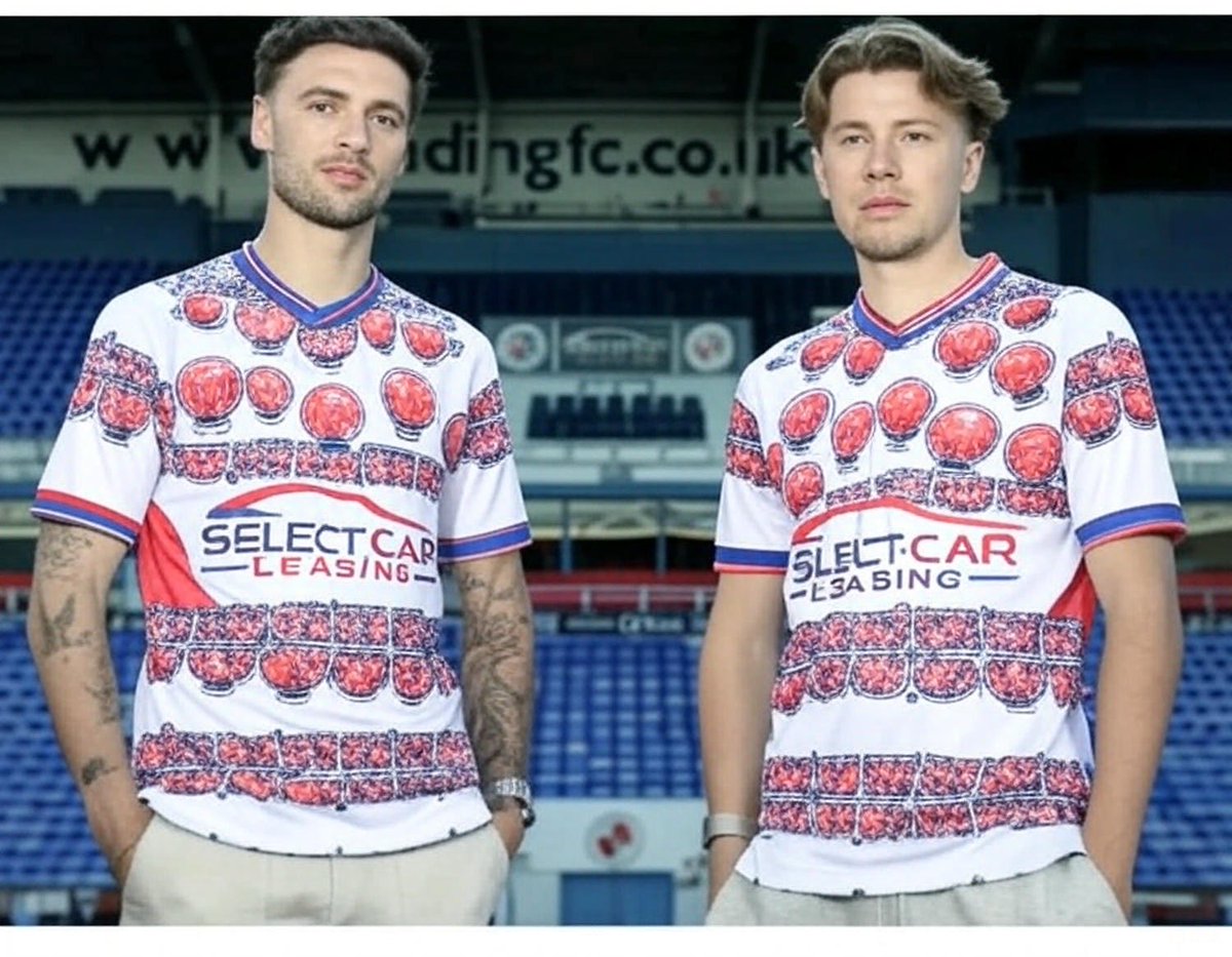 LoyalRoyalDaz's tweet image. Beer Mats, Bulbs and Biscuits. Home, away and third 😂 @ReadingFC #readingfc