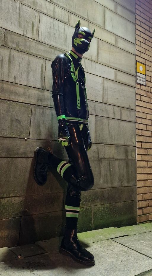 I'm at <a href="/MancRubber/">Manchester Rubber</a> Weekend!

Say hi if you see me, I'll probably be wearing something like this:

💚