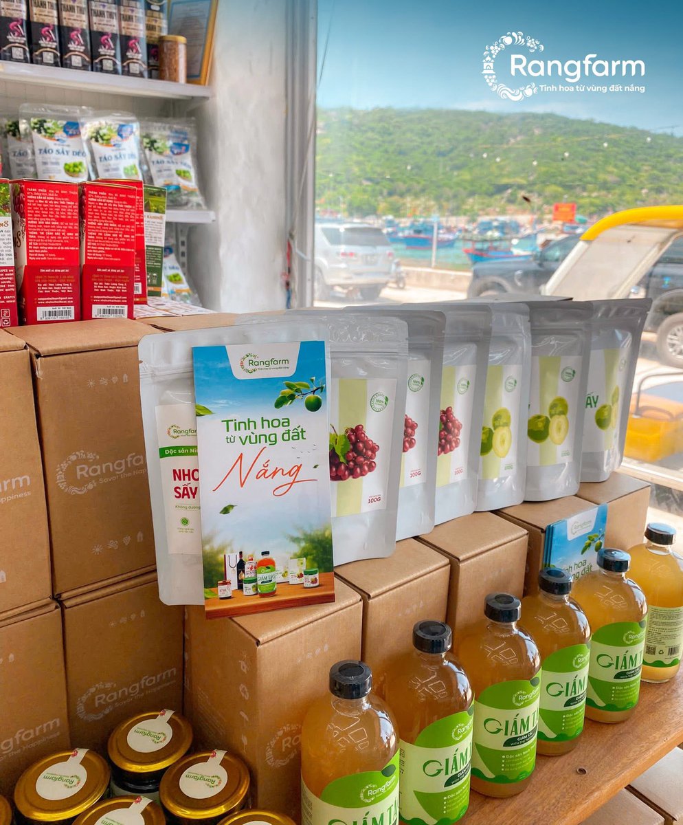 heemeii's tweet photo. 🍏 RANGFARM 🍇đã chính thức có mặt tại Vịnh biển hot nhất mùa hè này - Vịnh Vĩnh Hy - La Mer🌊
🌤️Giữa làn nước xanh biếc và nắng vàng rực rỡ, từ nay du khách có thể dễ dàng mua các đặc sản sạch, tự nhiên, bản địa từ Rangfarm mang về làm quà🎁🎁
#Rangfarm🍏 https://t.co/cAKyPwbZxl