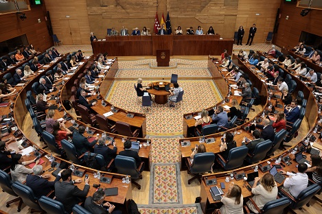 🏛️ El Pleno ha aprobado la modificación del Reglamento de la Cámara, consensuada por todos los grupos parlamentarios.

📃 El texto definitivo es fruto de un grupo de trabajo  compuesto por los cuatro grupos parlamentarios.

📰+Info: tinyurl.com/mrx5rxmr