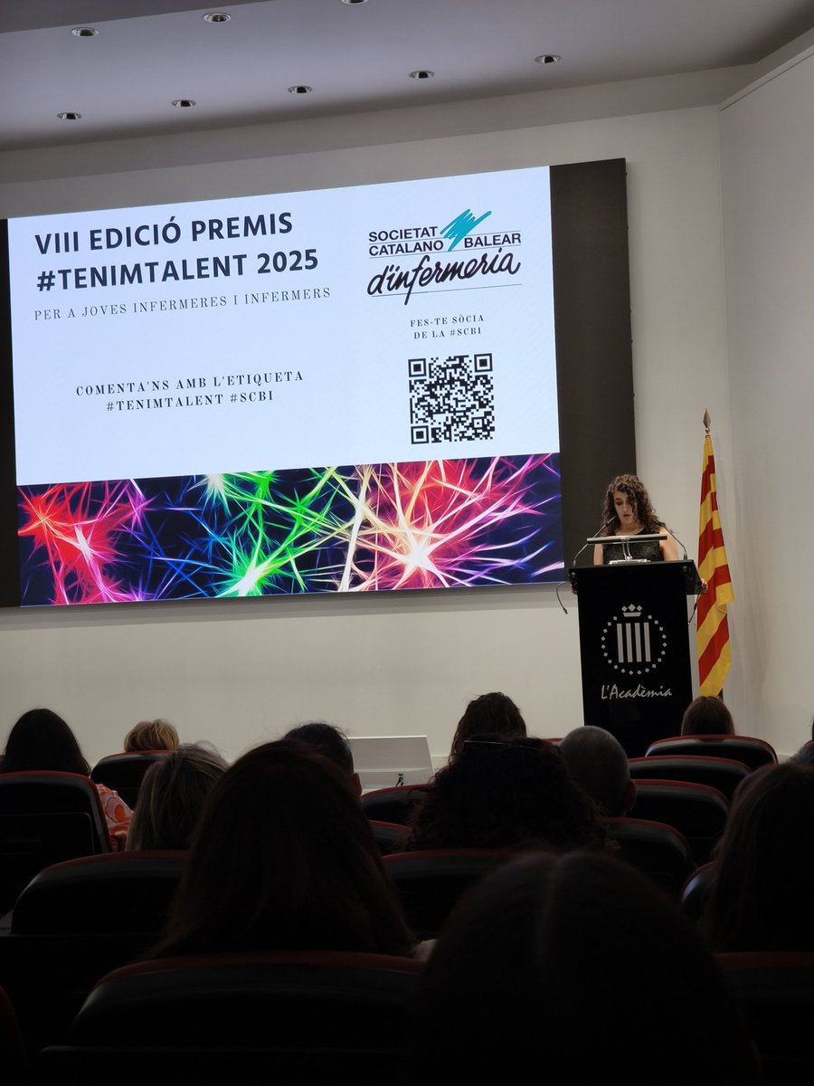 momo68_3's tweet image. Com cada any a l'Academia de Ciències Mèdiques,a la entrega dels premis #tenimtalent #scbi . Reconeixement del talent de les  joves infermeres. La premi Carolina Meléndez 2024 @llumveiga fa la xerrada inaugural, una oda a la esperança en aquests temps convulsos.