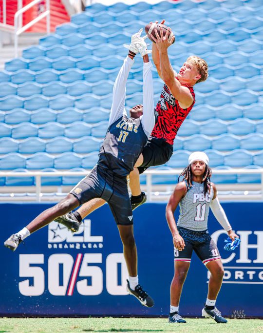 1cr3_'s tweet image. I AM blessed to be able to play the game I love EVERDAY. There’s kids that don’t have the ability to lace em up, who wish to be in your shoes ‼️ Maximize your opportunities and be grateful for the shot  your given. #AGTG