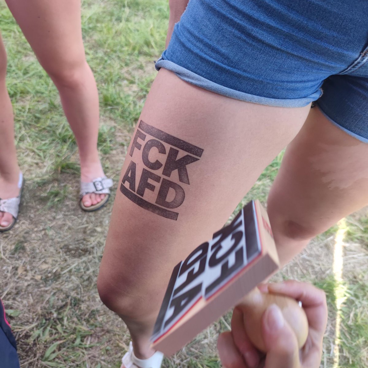 Kein Bock Auf Nazis (@keinbockaufnazi) on Twitter photo Leute, jetzt geht´s endlich ab! Unsere Teams beim <a href="/southsidefstvl/">Southside Festival</a> und <a href="/hurricanefstvl/">Hurricane Festival</a> sind bereit. 🔥🎶🎉
Ihr findet uns im "Impact Village". Leider können NGO´s seit diesem Jahr keinen Merch mehr verkaufen -wir haben aber trotzem viel coolen Kram dabei. Also, vorbeikommen lohnt! Leute, jetzt geht´s endlich ab! Unsere Teams beim <a href="/southsidefstvl/">Southside Festival</a> und <a href="/hurricanefstvl/">Hurricane Festival</a> sind bereit. 🔥🎶🎉
Ihr findet uns im "Impact Village". Leider können NGO´s seit diesem Jahr keinen Merch mehr verkaufen -wir haben aber trotzem viel coolen Kram dabei. Also, vorbeikommen lohnt!