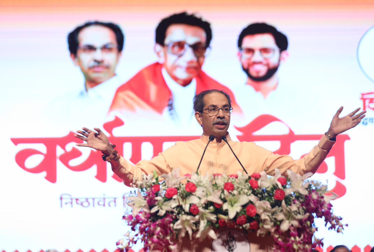 AUThackeray's tweet photo. आज शिवसेनेचा ५९ वा वर्धापन दिन सोहळा पक्षप्रमुख उद्धवसाहेब ठाकरे ह्यांच्या मार्गदर्शनाखाली षण्मुखानंद सभागृह, सायन येथे संपन्न झाला. https://t.co/TLJOVrAkU2