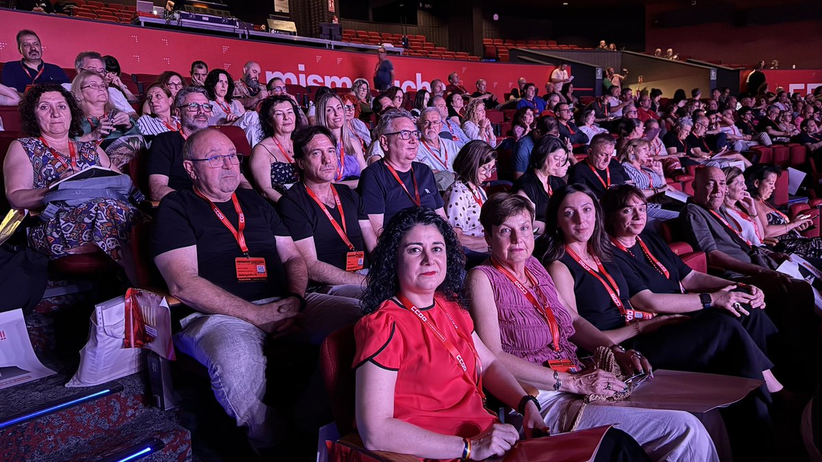 CCOO País Valencià (@ccoopv) on Twitter photo 🔴 La delegación de <a href="/ccoopv/">CCOO País Valencià</a>, que encabeza <a href="/AnaGarciaCCOOPV/">Ana Garcia</a>, participa en el #13CongresoCCOO
➡️ Apoya el informe general de <a href="/UnaiSordo/">Unai Sordo</a>, que refleja el trabajo realizado para alcanzar acuerdos que han mejorado las condiciones de vida de la clase trabajadora.
#Respuestas 🔴 La delegación de <a href="/ccoopv/">CCOO País Valencià</a>, que encabeza <a href="/AnaGarciaCCOOPV/">Ana Garcia</a>, participa en el #13CongresoCCOO
➡️ Apoya el informe general de <a href="/UnaiSordo/">Unai Sordo</a>, que refleja el trabajo realizado para alcanzar acuerdos que han mejorado las condiciones de vida de la clase trabajadora.
#Respuestas