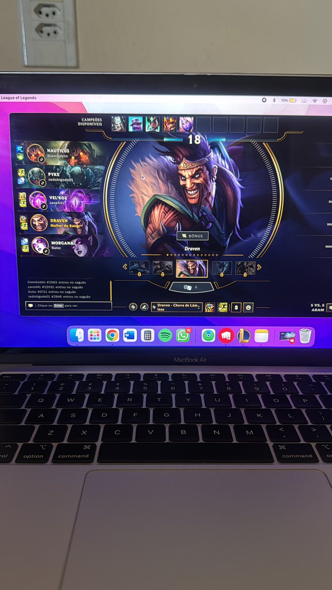 mhellenr's tweet image. Feriadou com lol e ouvindo avegend sevenfold