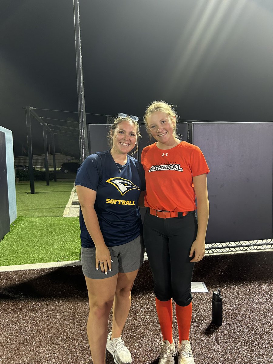 Carly2028stone's tweet photo. I had a great time at the UTC camp yesterday. I improved some mechanics with my swing, as well as engaging the prep step after every pitch. Im glad to have gotten to meet the coaches and work with many great players! @GoMocsSB #Gomocs #UTC https://t.co/VMgDDcFpSj
