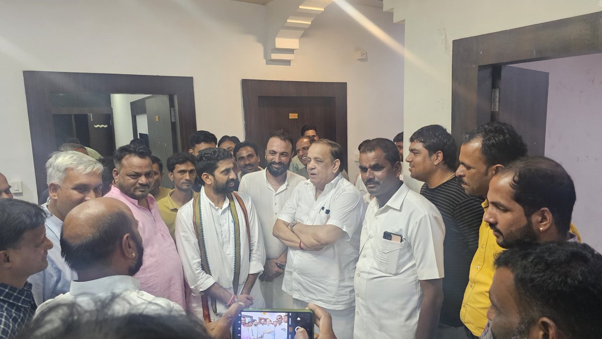 subhashsojatia's tweet photo. आज गरोठ विधानसभा क्षेत्र के ब्लाक भानपुरा एवं ब्लाक गरोठ में संगठन_सृजन_अभियान के अंतर्गत संगठनात्मक बैठक में भाग लेकर कार्यकर्ता साथियो को संबोधित किया। इस अवसर पर केंद्रीय पर्यवेक्षक श्री मनीष यादव विधायक, मंदसौर जिला प्रभारी पूर्व मंत्री श्री जयवर्धन सिंह जी,पीसीसी पर्यवेक्षक श्री राजकुमार उपाध्याय एवं अध्यक्ष जिला कांग्रेस श्री विपिन जैन मंदसौर आदि उपस्थित थे।