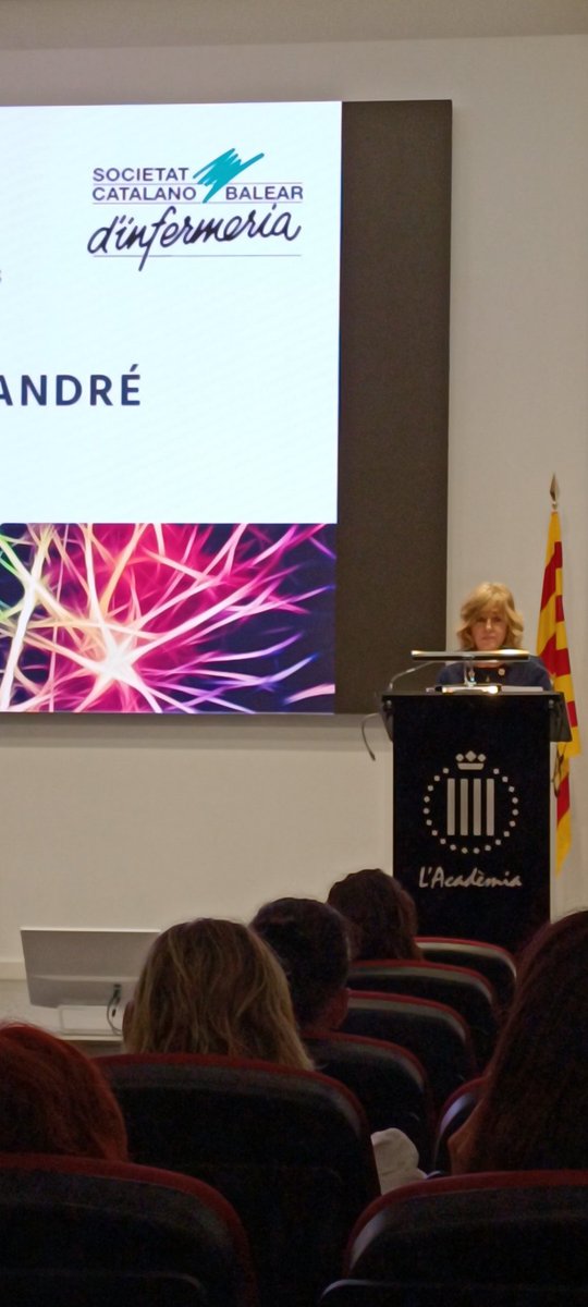 jordidue's tweet image. Avui presents en la jornada #tenimtalent de la #scbi 2025.
Talent infermer jove! 
Obre l'acte la Dra. Llum Veiga @llumveiga amb una emotiva reflexió sobre la professió infermera.
Genial @bookynur com a mestra de cerimònies!