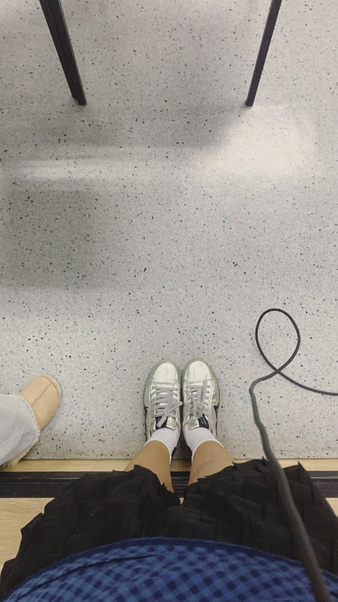 UPootha's tweet photo. มีอีกคู่นะคะเผื่อสนใจ ผ้าใบเทา 37-38 150฿รส https://t.co/MJF3OIJmPr