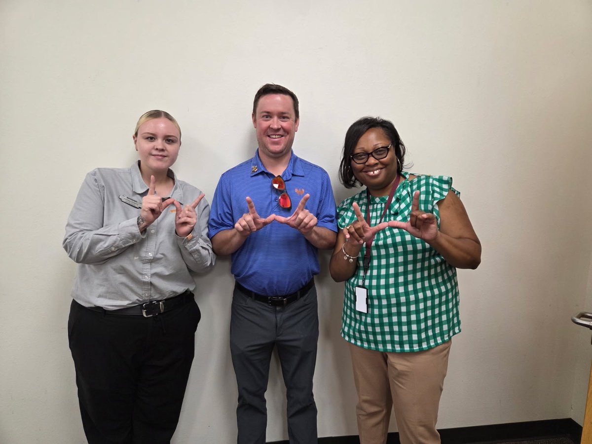 Columbia High School JAG Specialist Mrs. LaTonya Jackson hosted a dynamic planning meeting and luncheon with community partners including SC Dept of Ed, City of Columbia, Richland One CTE, Empowered to Winn, and Whataburger to gear up for the 2025–2026 school year! 
#JAGSC