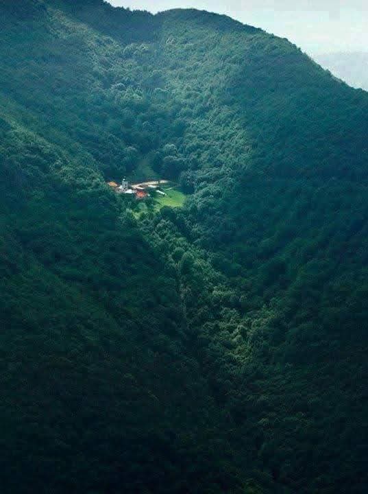 Manastir Sretenje
Srbija ❤️