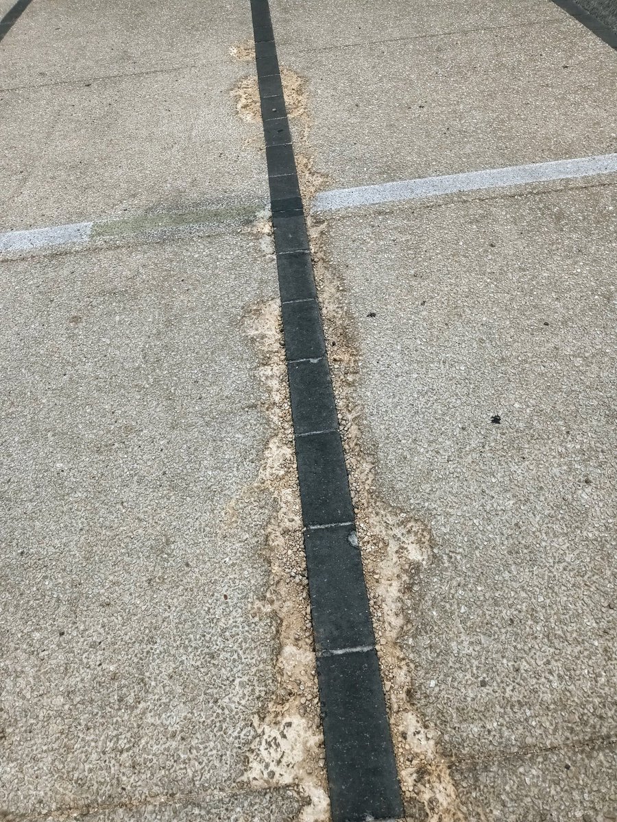 Piazza dei Cinquecento appena inaugurata tra qualche mese sarà completamente sbriciolata
#lavorifattibene