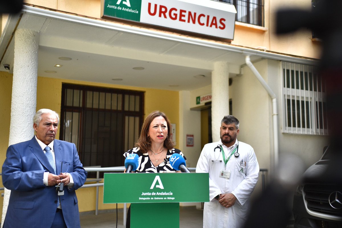 Hoy nos ha visitado nuestra Delegada de Gobierno Dña. Patricia Navarro para informar sobre el uso de la teleconsulta en Atención Primaria, con un ejemplo práctico de Teleconsulta con Dermatologia (Telederma)